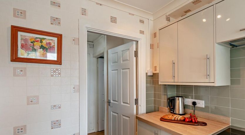 Photo of 1 Bed in Tenby