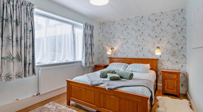 Photo of 1 Bed in Tenby