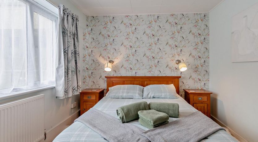 Photo of 1 Bed in Tenby