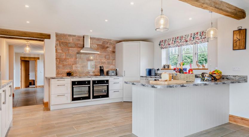 Photo of 4 Bed in Stoke-on-trent