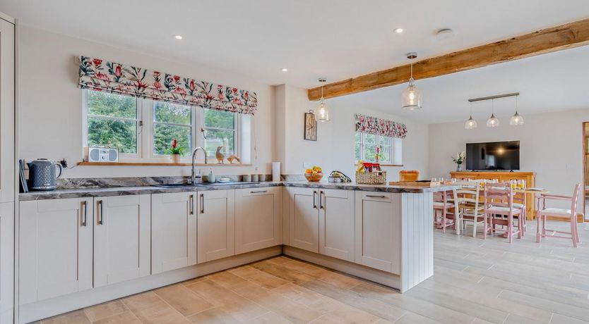 Photo of 4 Bed in Longsdon