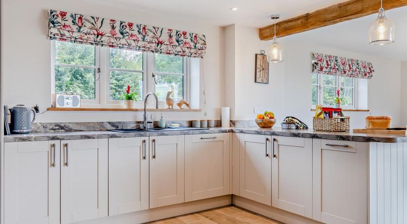 Photo of 4 Bed in Longsdon