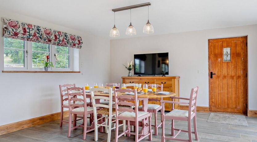 Photo of 4 Bed in Longsdon