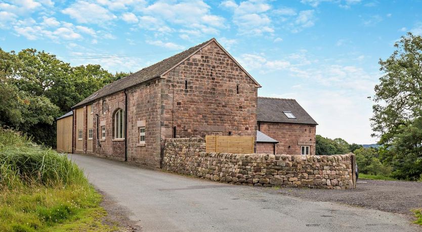 Photo of 4 Bed in Longsdon