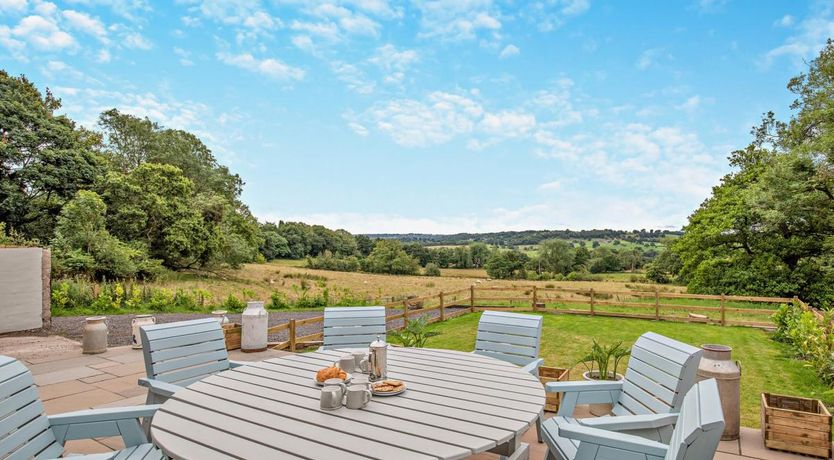 Photo of 4 Bed in Longsdon