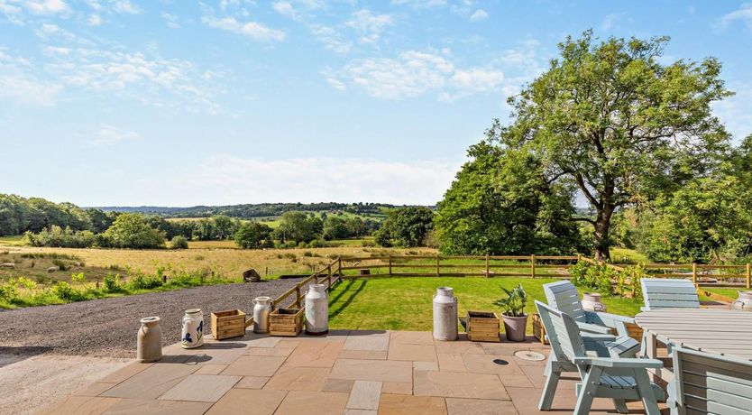 Photo of 4 Bed in Longsdon