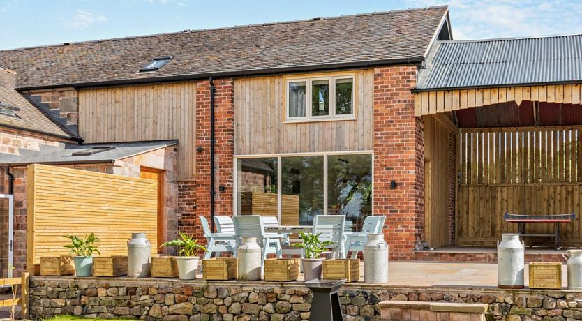 Photo of 4 Bed in Longsdon