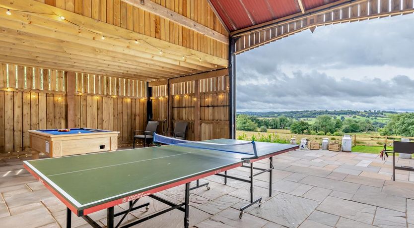 Photo of 4 Bed in Longsdon