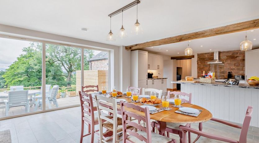 Photo of 4 Bed in Longsdon