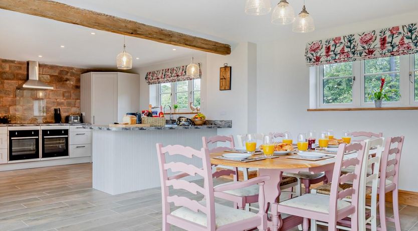 Photo of 4 Bed in Longsdon