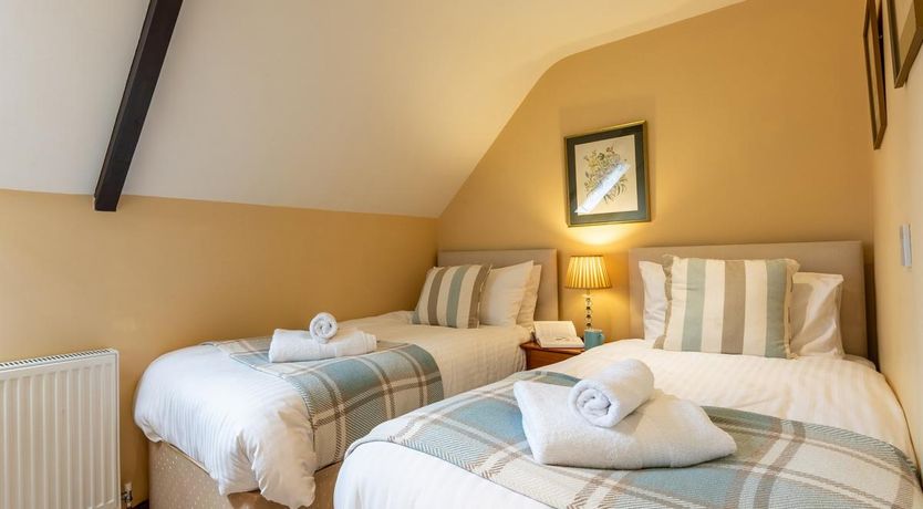 Photo of 2 Bed in Godshill