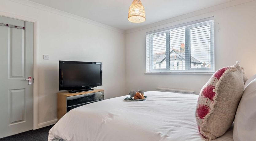 Photo of 3 Bed in Shanklin