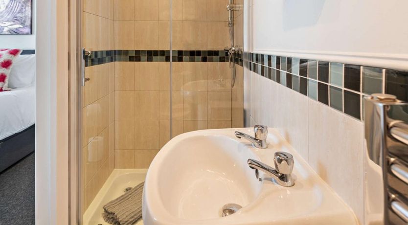 Photo of 3 Bed in Shanklin