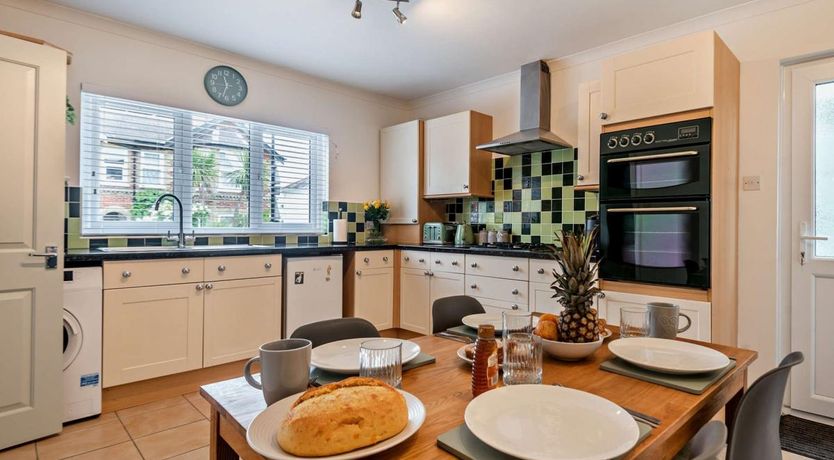 Photo of 3 Bed in Shanklin