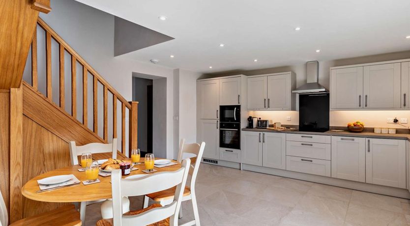 Photo of 2 Bed in Longsdon