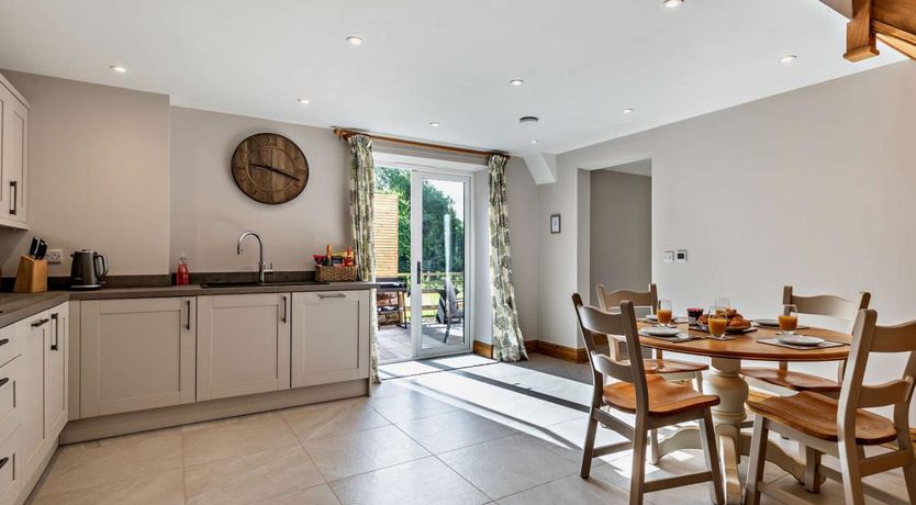 Photo of 2 Bed in Longsdon