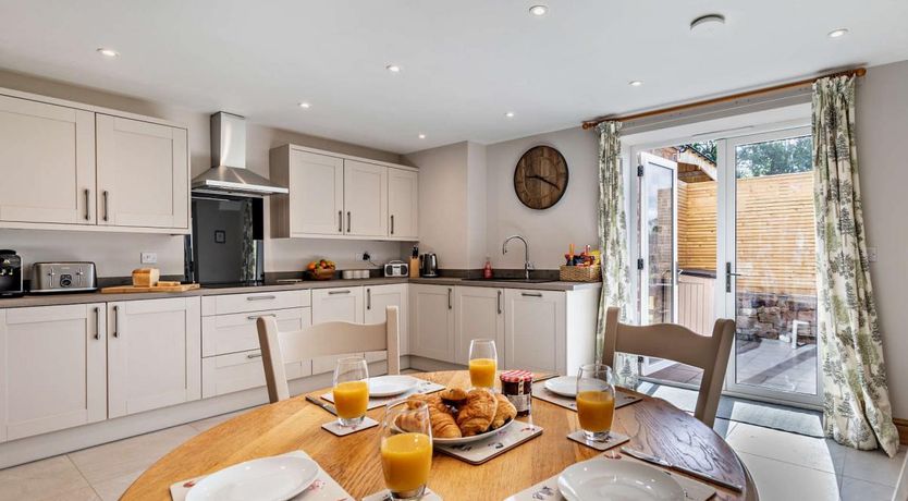 Photo of 2 Bed in Longsdon