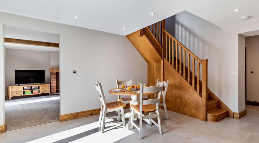 Photo of 2 Bed in Longsdon