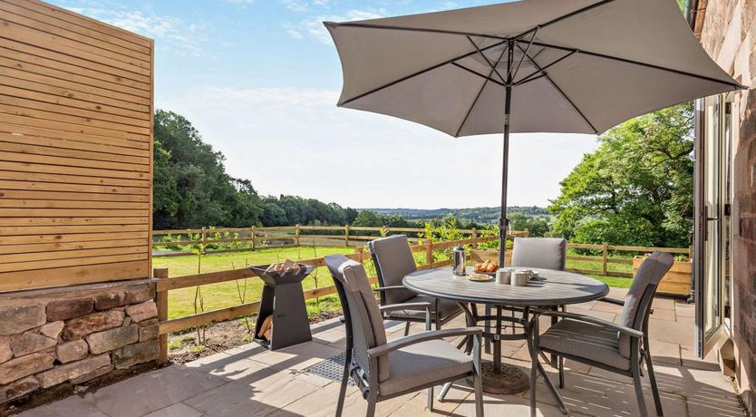 Photo of 2 Bed in Longsdon