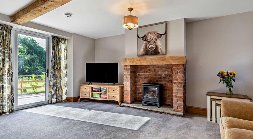 Photo of 2 Bed in Longsdon