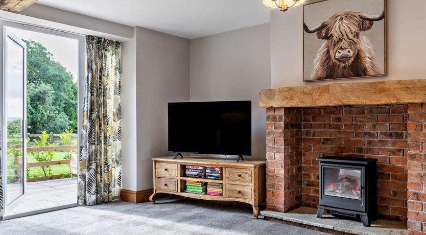 Photo of 2 Bed in Longsdon