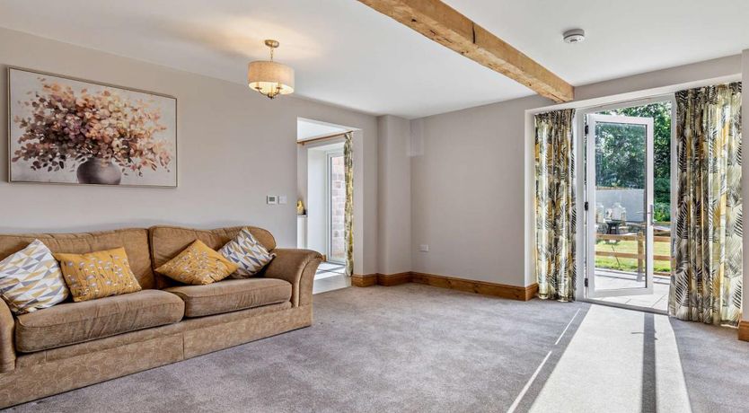 Photo of 2 Bed in Longsdon