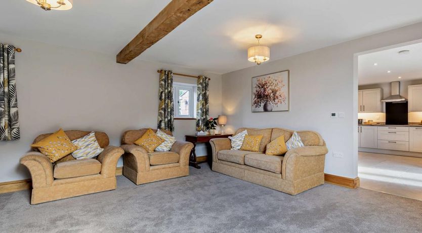 Photo of 2 Bed in Longsdon