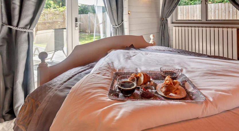 Photo of 2 Bed in Hambledon