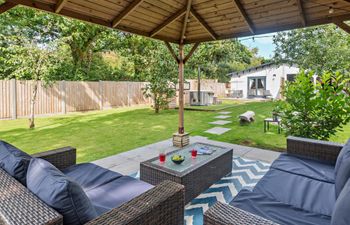 Log Cabin in Hampshire Holiday Home