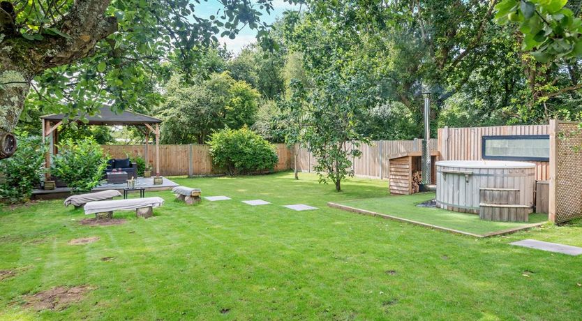 Photo of 2 Bed in Hambledon