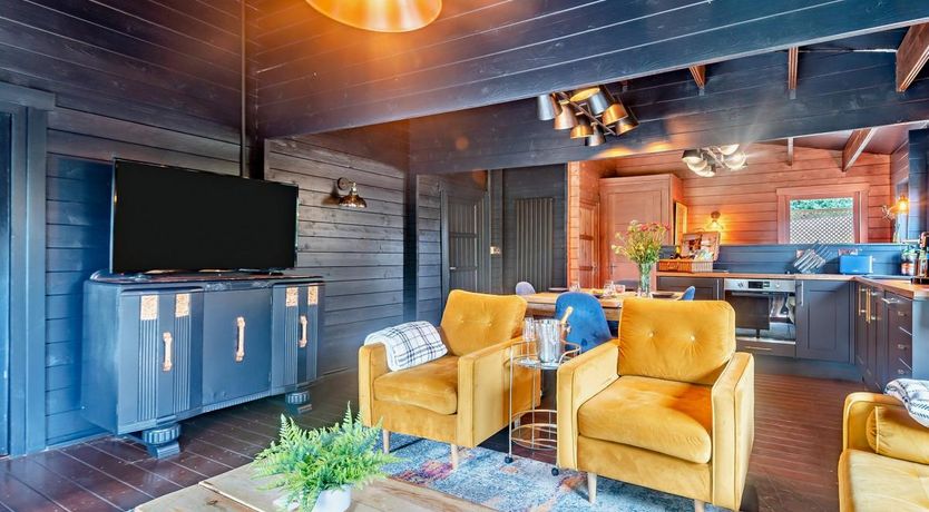 Photo of 2 Bed in Hambledon