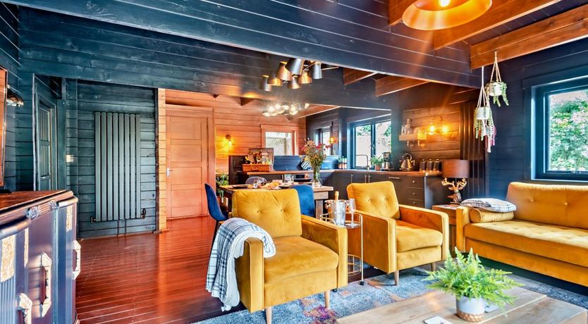 Photo of 2 Bed in Hambledon