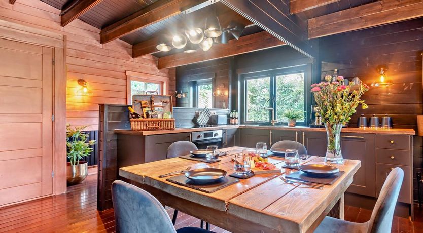 Photo of 2 Bed in Hambledon