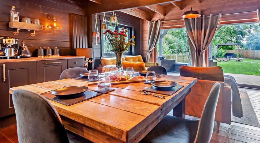 Photo of 2 Bed in Hambledon