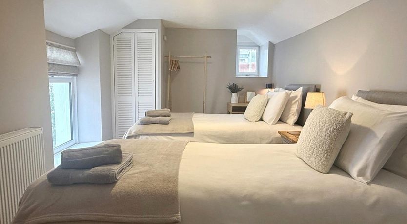 Photo of 2 Bed in Milford Haven