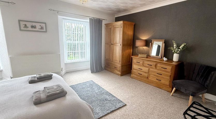 Photo of 2 Bed in Milford Haven