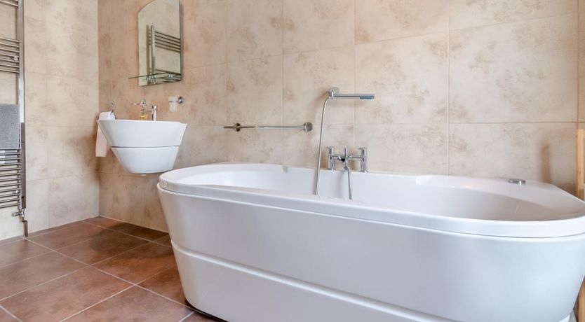 Photo of 2 Bed in Milford Haven