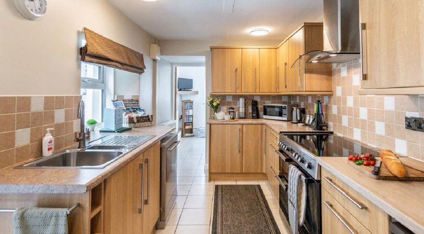 Photo of 2 Bed in Milford Haven