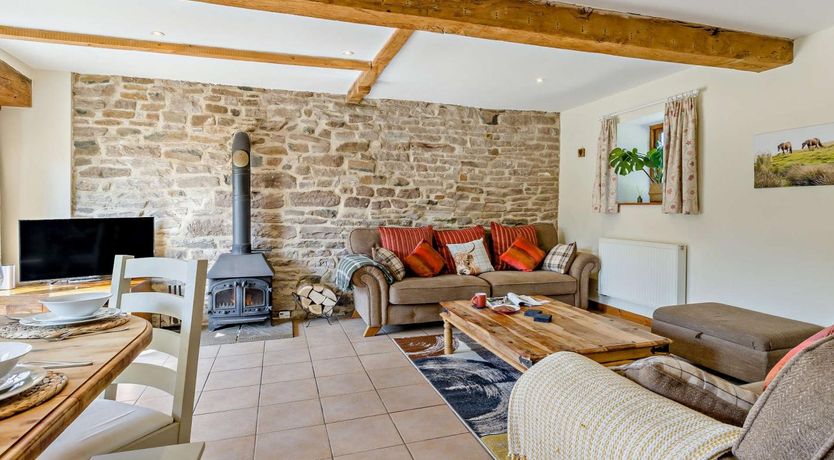 Photo of 5 Bed in Craven Arms