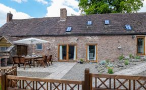 Photo of 5 Bed in Craven Arms