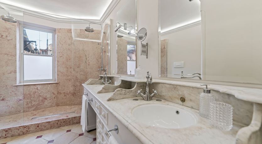 Photo of The Roman Lace