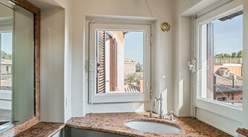 Photo of The Roman Lace