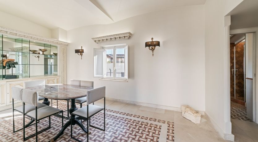 Photo of The Roman Lace