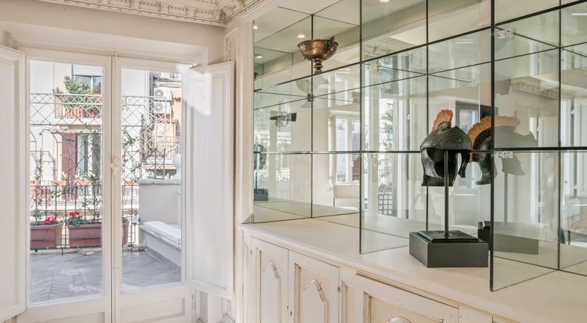 Photo of The Roman Lace