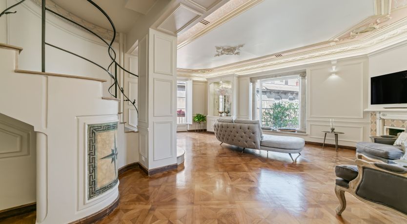 Photo of The Roman Lace