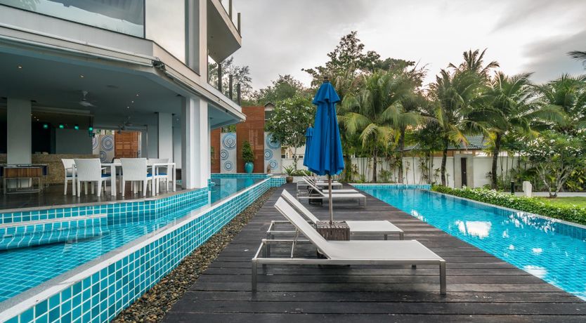 Photo of Barefoot on the Beachfront