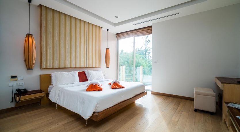 Photo of Barefoot on the Beachfront