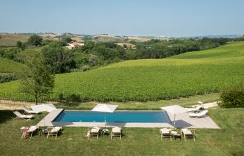 In The Abruzzo Bloom Holiday Home