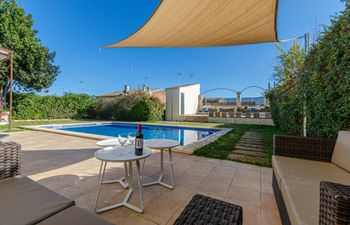 Olive & Almond Holiday Home