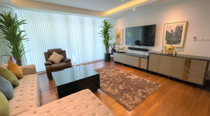 Photo of Pearl of Naithon